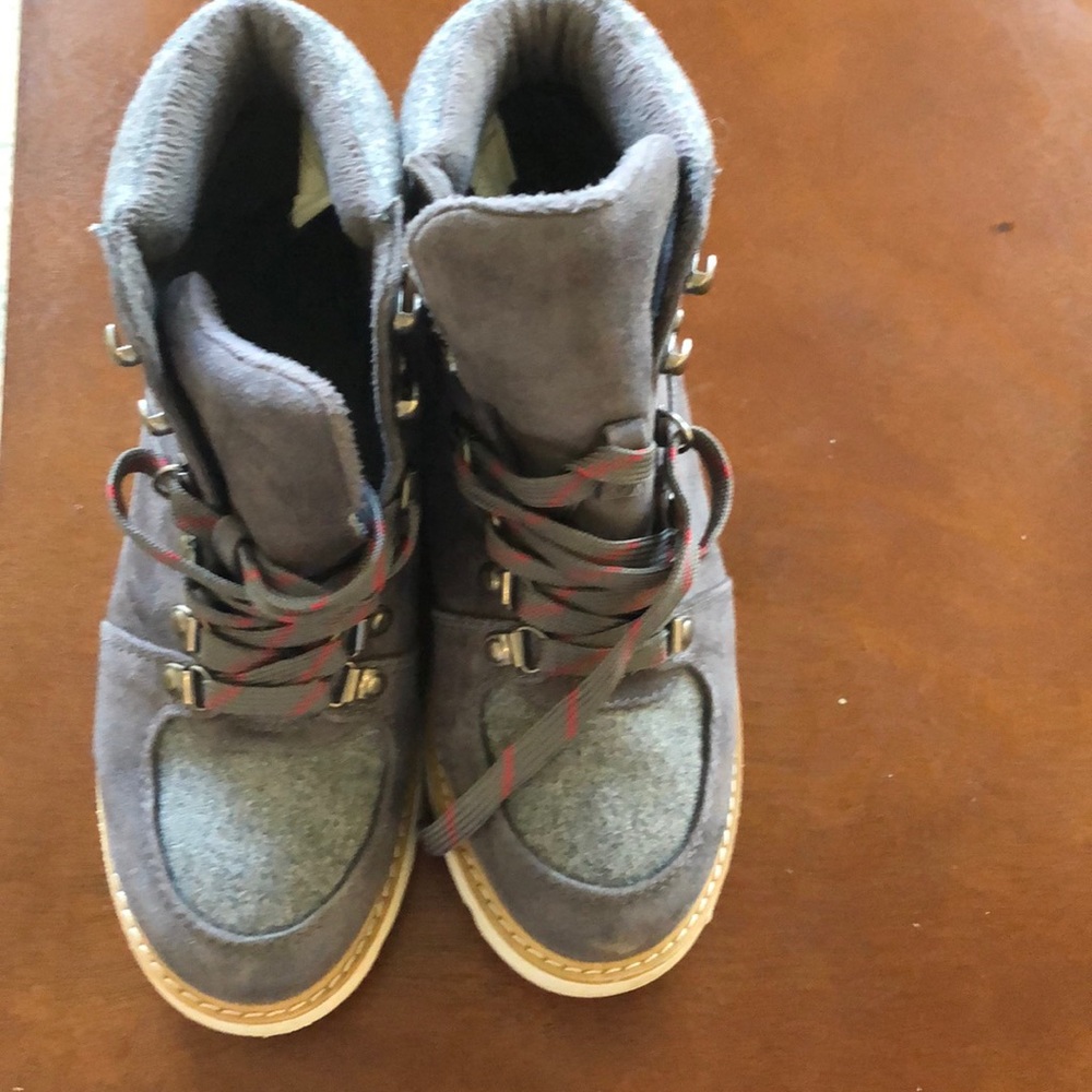 Lightweight grey lace up boot